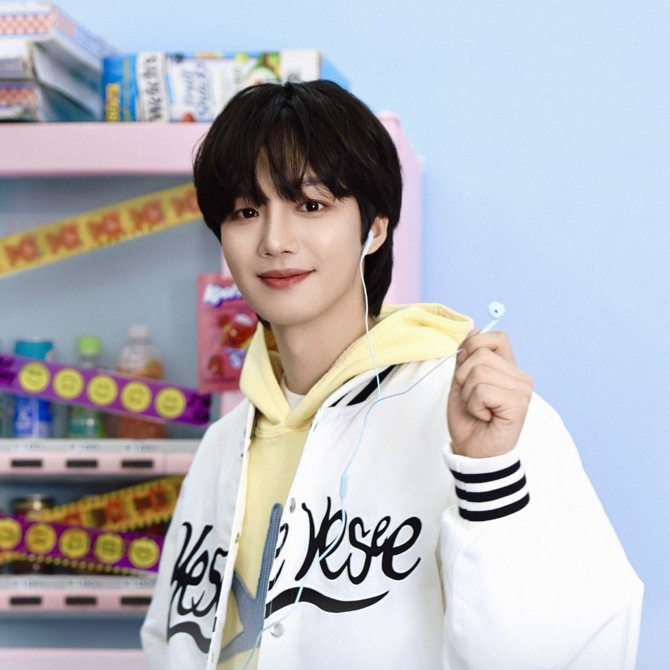 Behind-the-scenes cut of Lim Youngmin