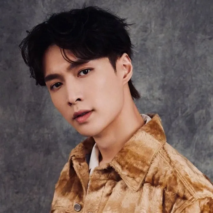 Recent activity shot of Lay (EXO)