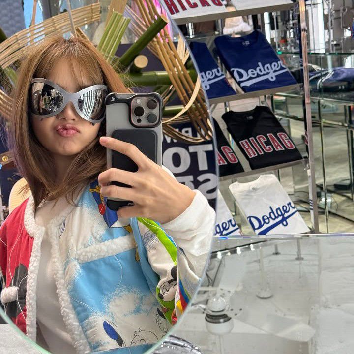 리사 (BLACKPINK)의 비하인드 컷