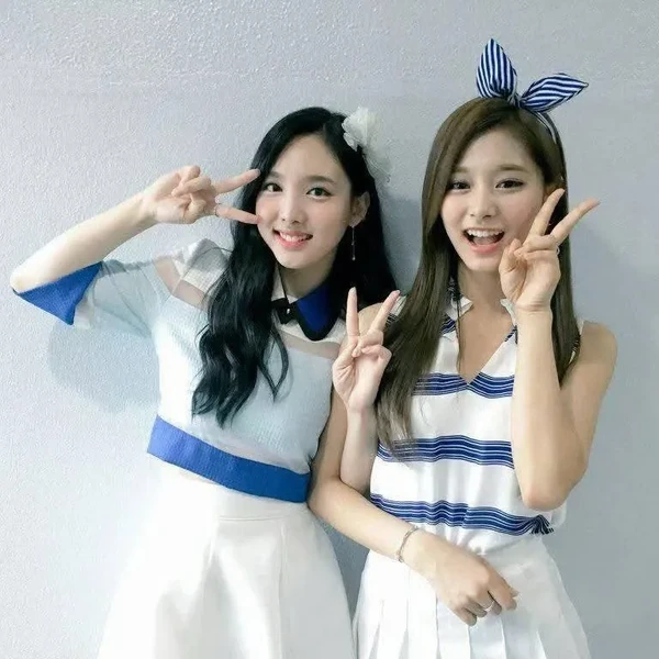 Shining profile picture of TWICE on today's Choeaedol