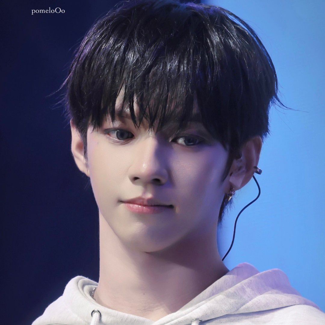 Behind-the-scenes cut of JL (AHOF)