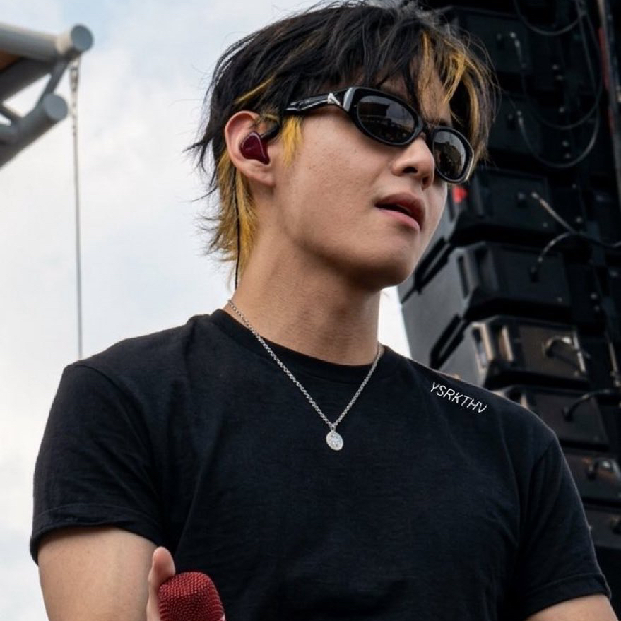 Latest photo of V (BTS)