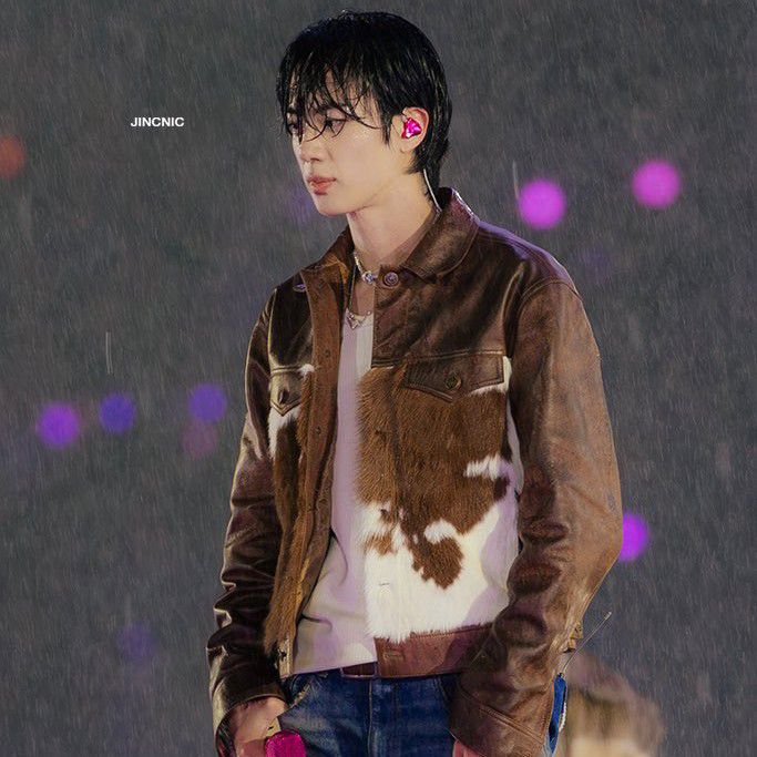 Momen yang diabadikan oleh penggemar Jin (BTS)