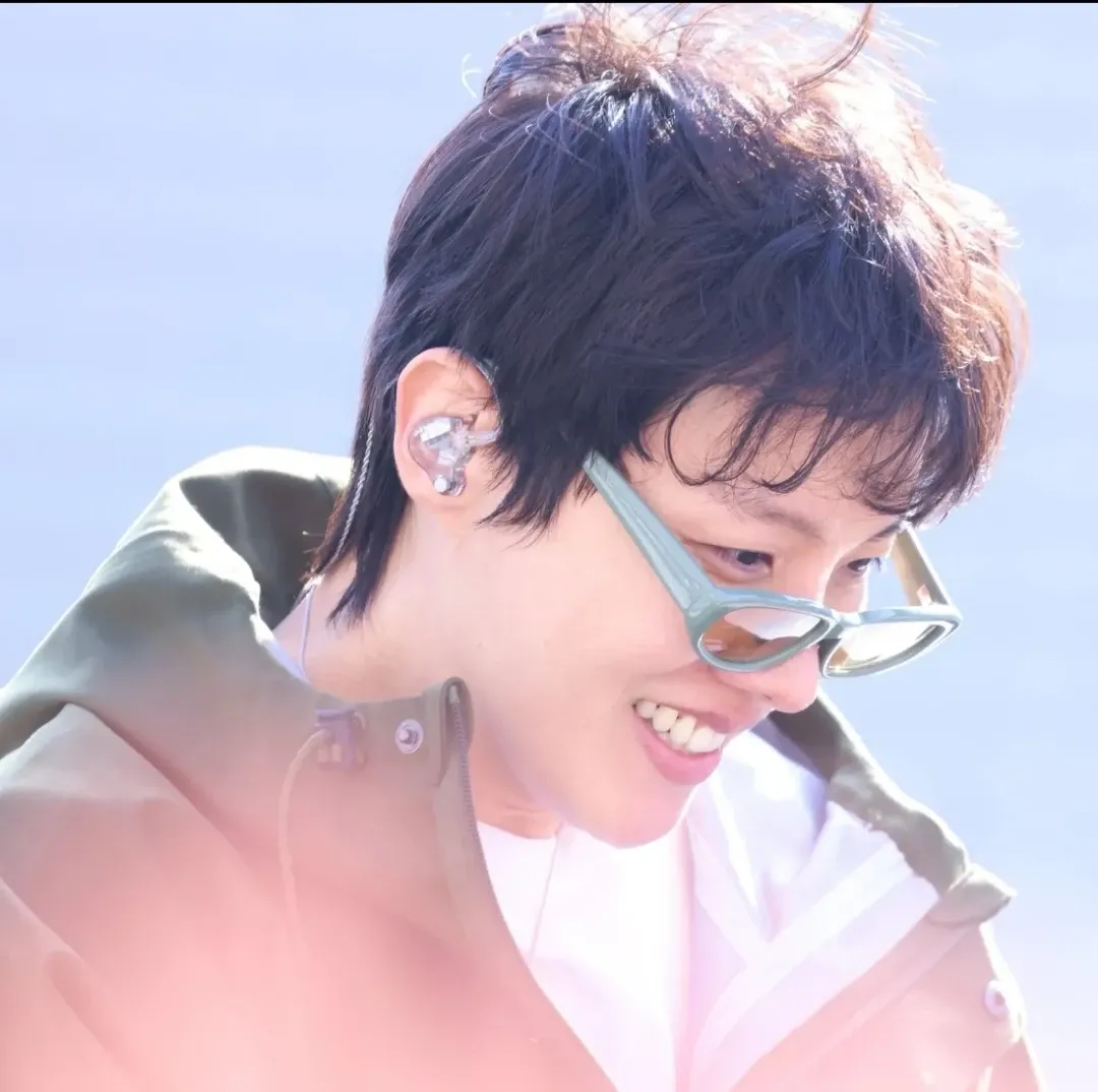 Momen yang diabadikan oleh penggemar j-hope (BTS)