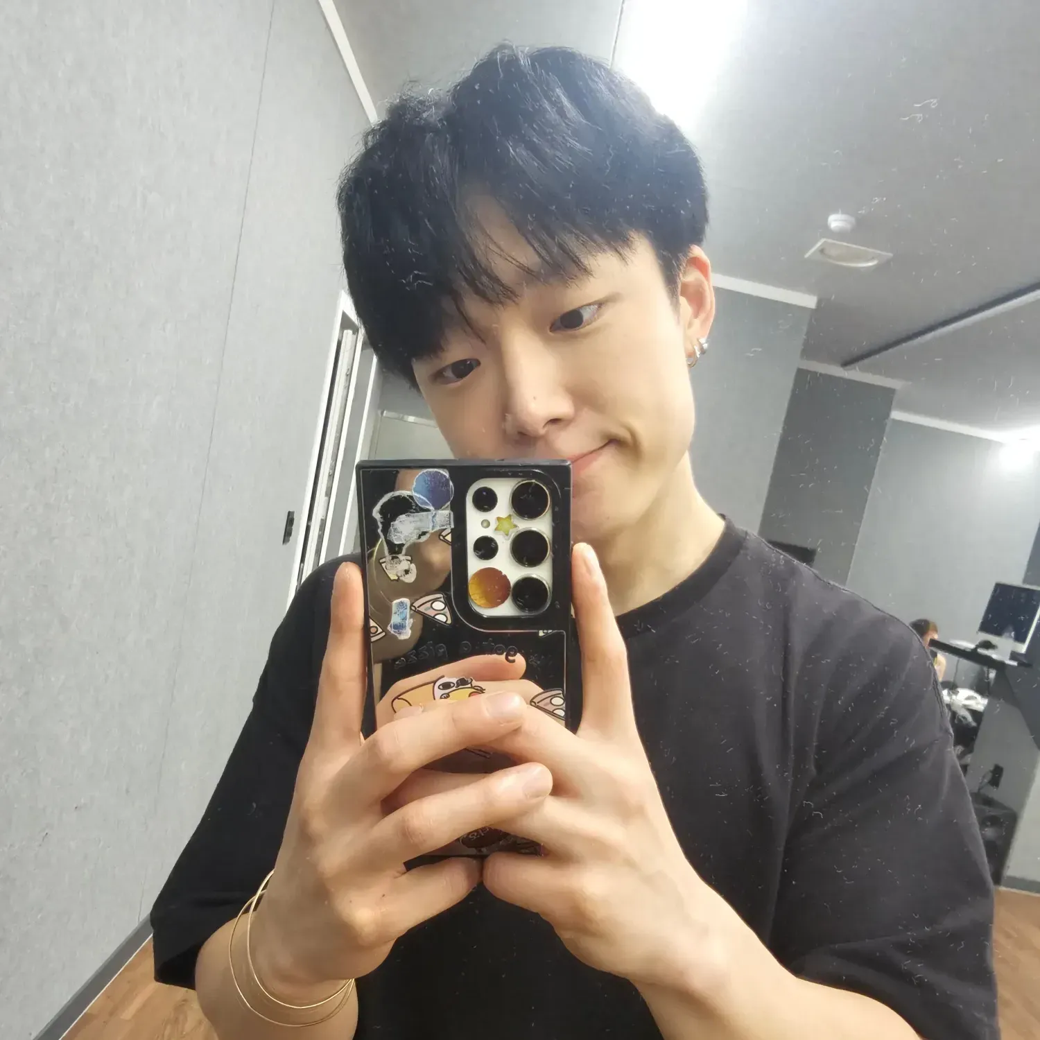 A moment captured by BOBBY (iKON)'s fan