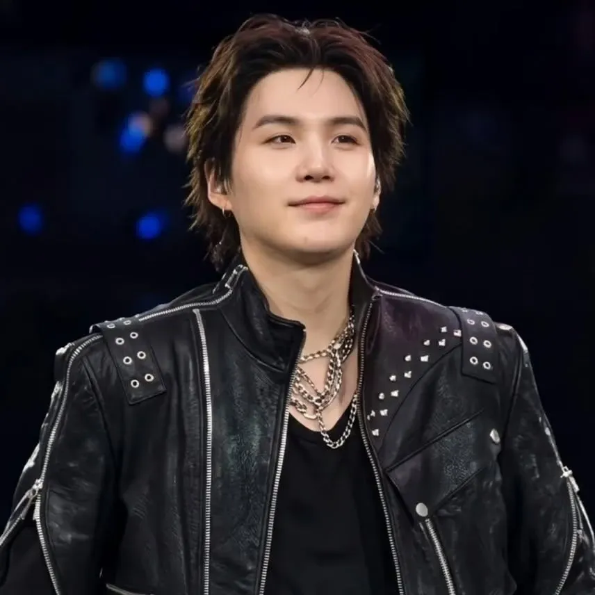 Foto aktivitas terbaru SUGA (BTS)