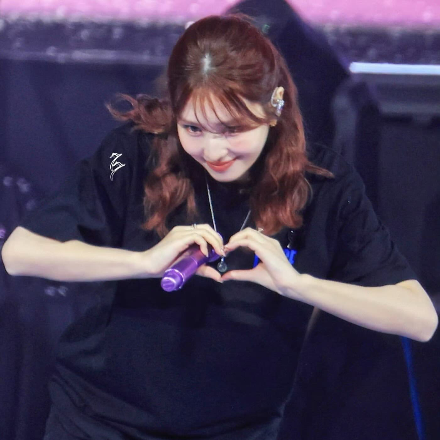 Behind-the-scenes cut of Momo (TWICE)