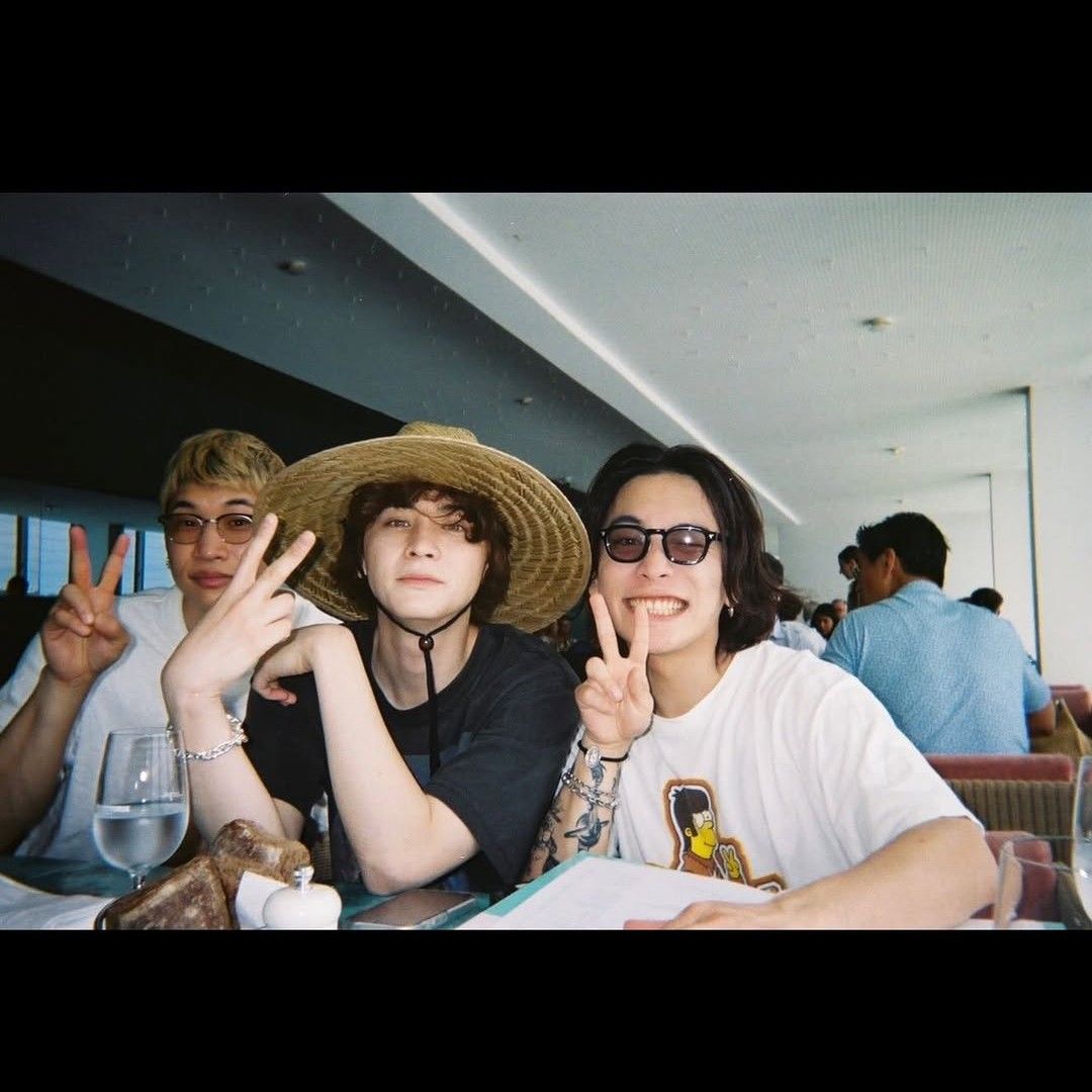 A moment captured by Yuuri's fan