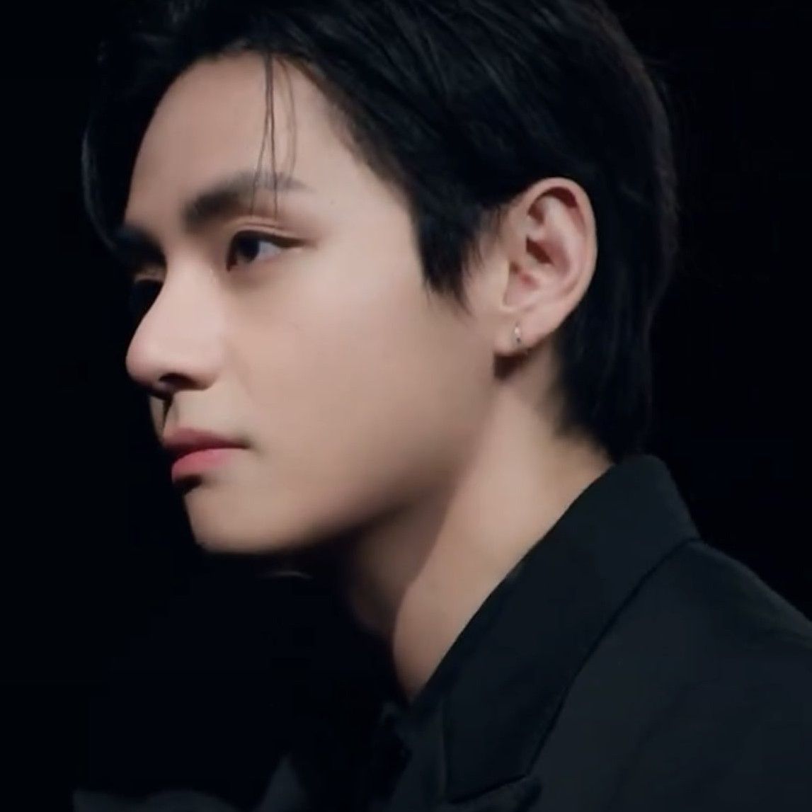 V (BTS)の舞台裏ショット