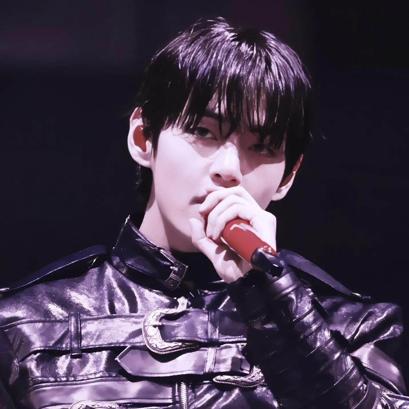 Behind-the-scenes cut of V (BTS)