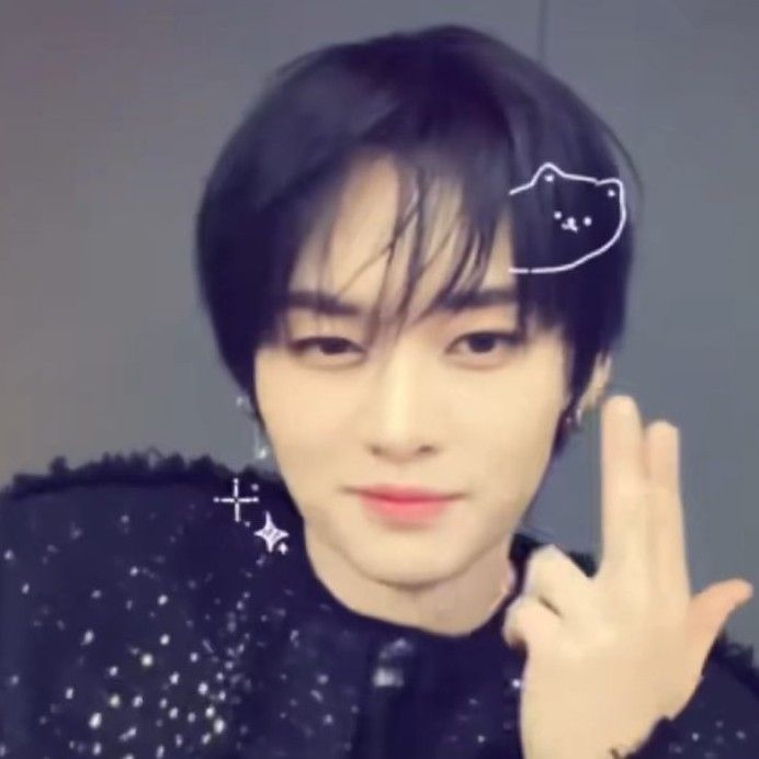 Latest photo of Lee Know (Stray Kids)