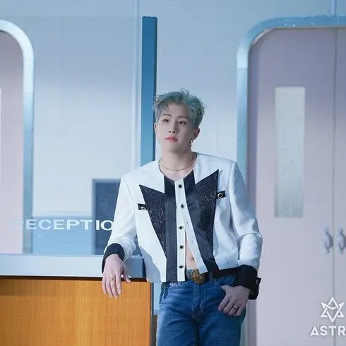 Latest photo of Jinjin (ASTRO)