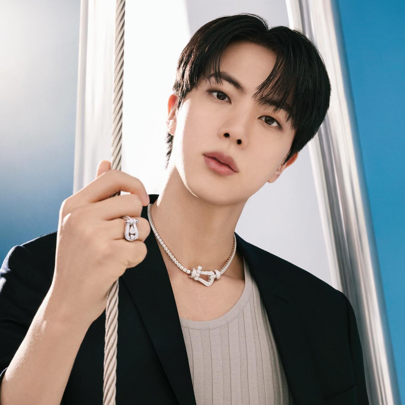 Momen yang diabadikan oleh penggemar Jin (BTS)