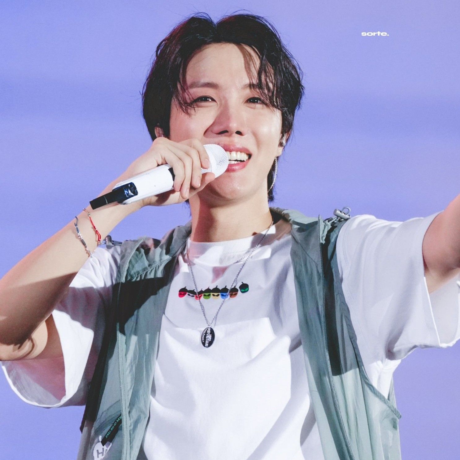 Foto aktivitas terbaru j-hope (BTS)