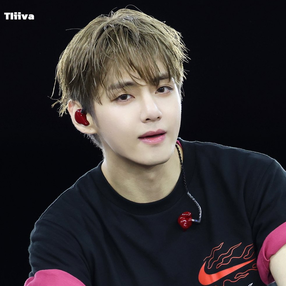 뷔 (방탄소년단) 최근 활동샷