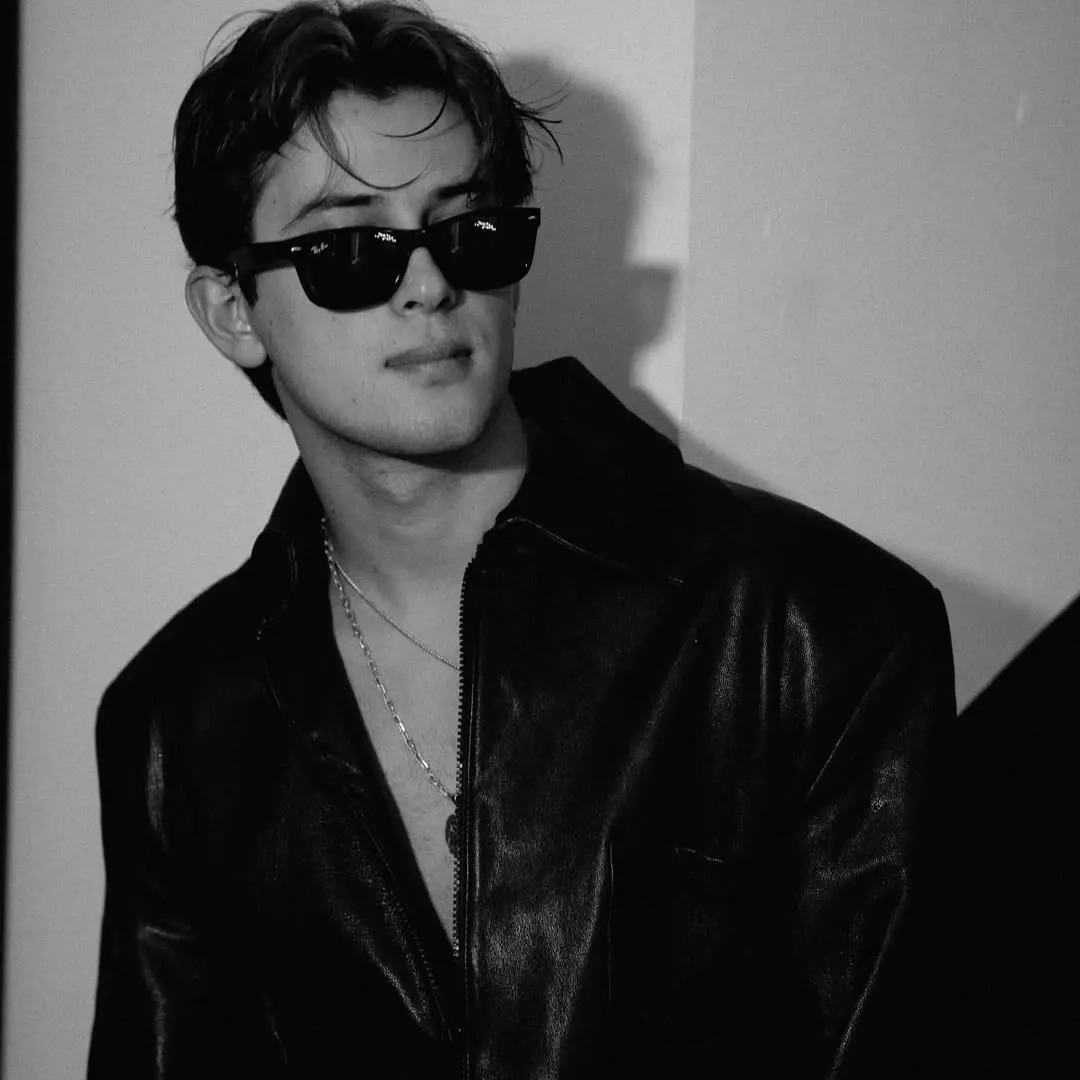 Behind-the-scenes cut of Alejandro (SANTOS BRAVOS)