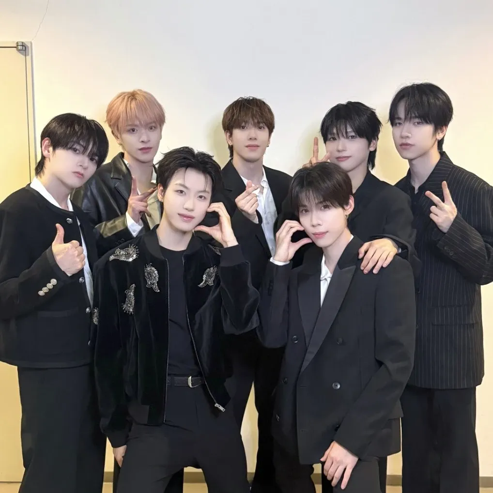 Behind-the-scenes cut of n.SSign