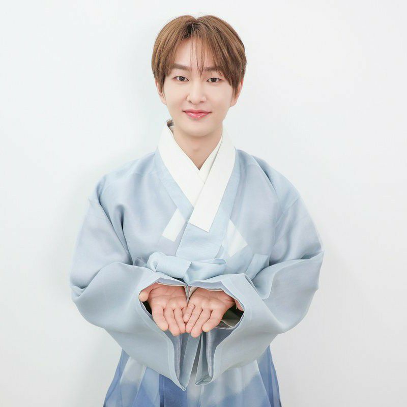 Behind-the-scenes cut of Onew (SHINee)