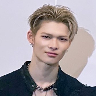 Foto aktivitas terbaru NI-KI (ENHYPEN)