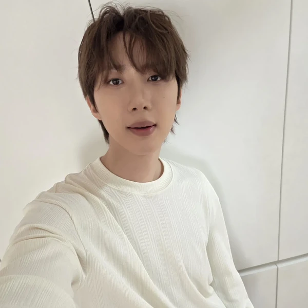 투표로 선정된 후이 (펜타곤)의 인기 프로필 이미지