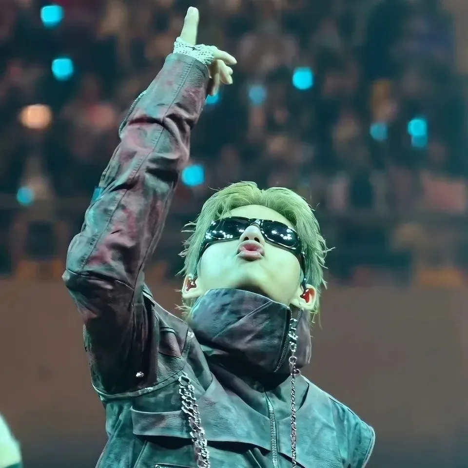 뷔 (방탄소년단)의 비하인드 컷