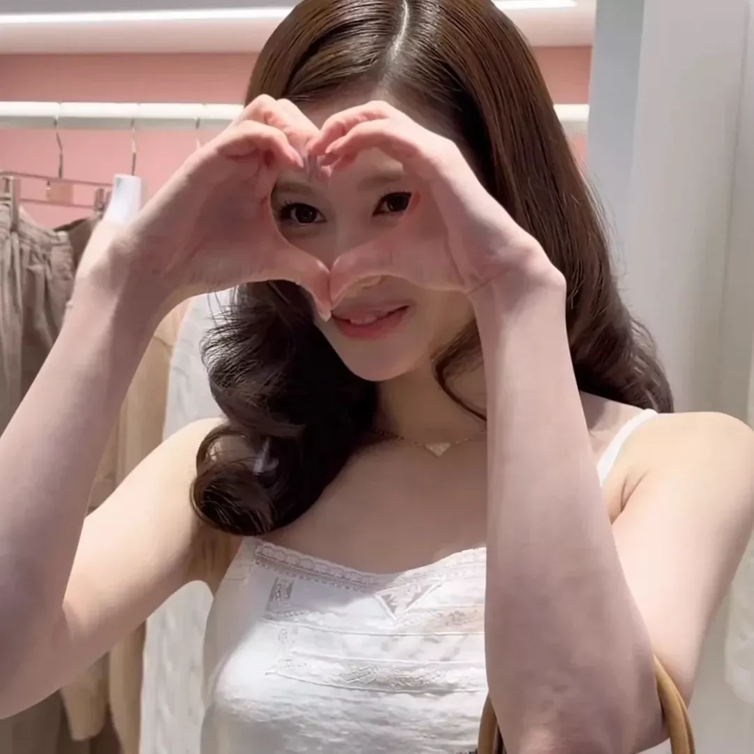 Sana (TWICE)的最新照片