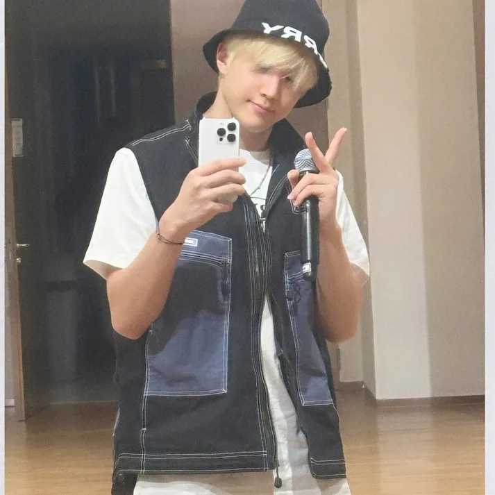 Latest photo of Jinjin (ASTRO)