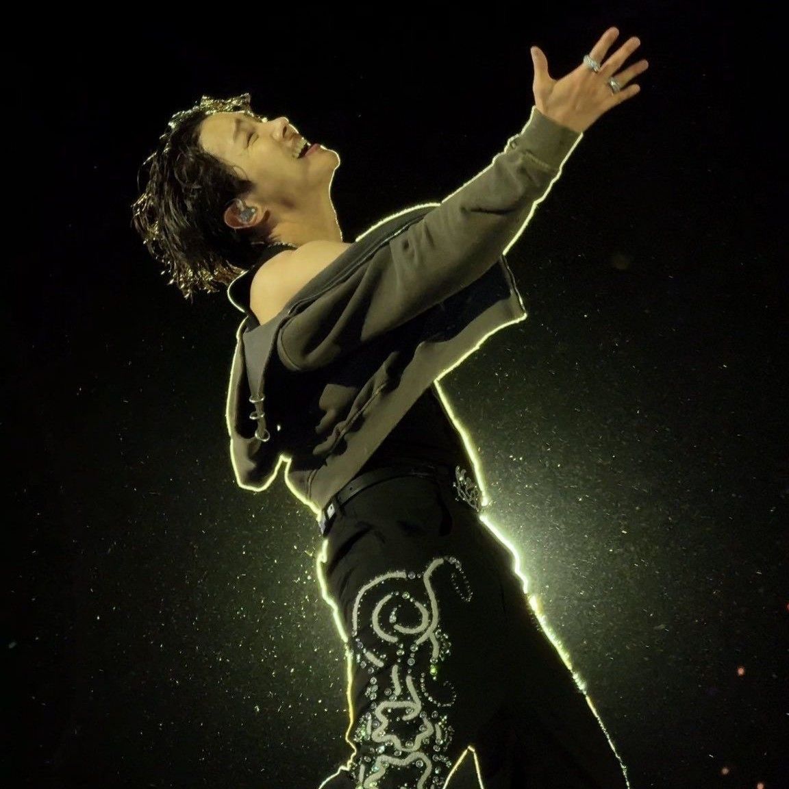 Foto terbaru j-hope (BTS)