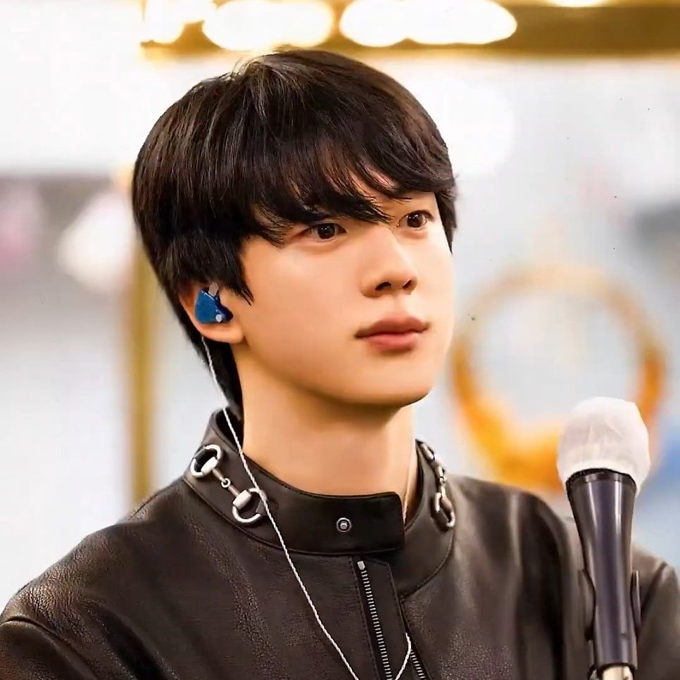 진 (방탄소년단) 최근 활동샷