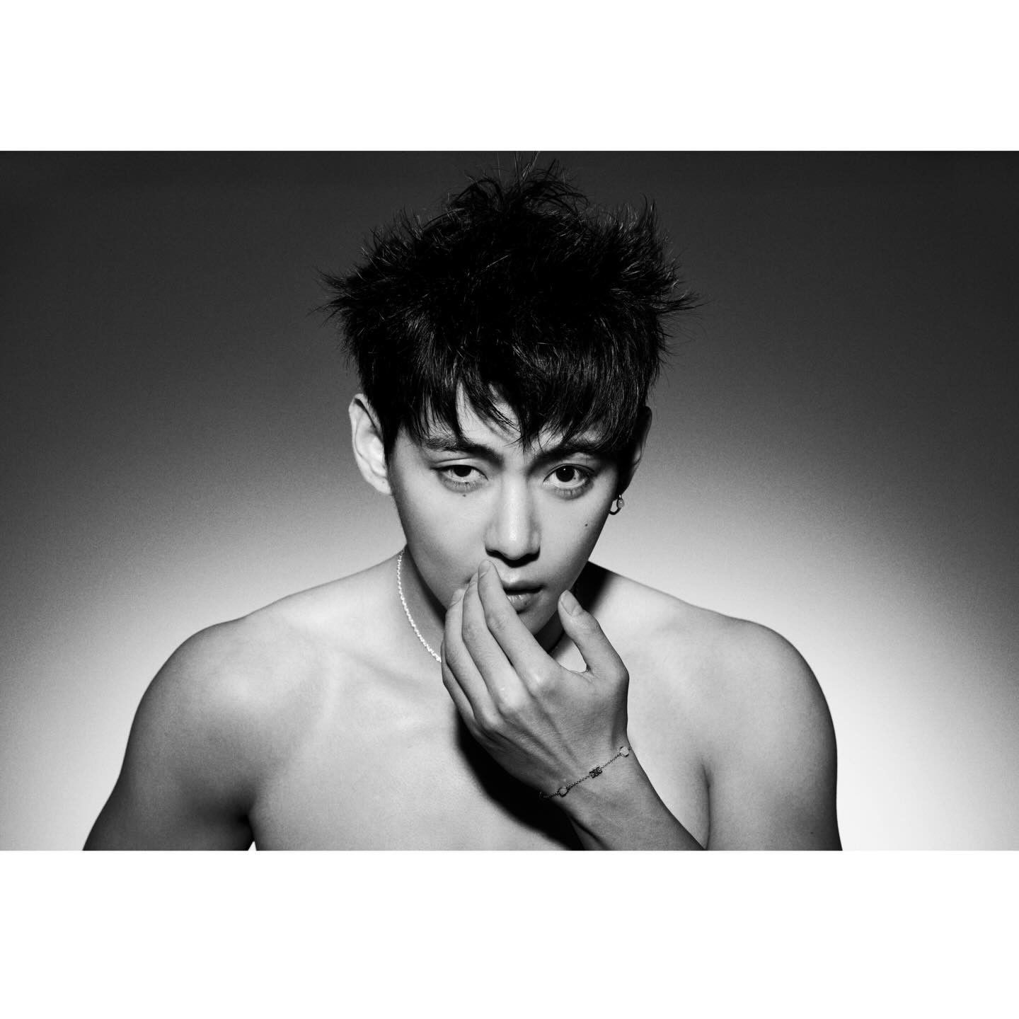 Momen yang diabadikan oleh penggemar V (BTS)