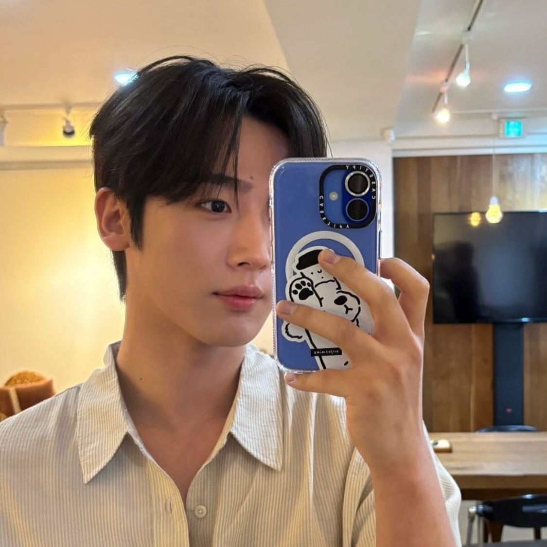 A moment captured by Kim Yohan (WEi)'s fan