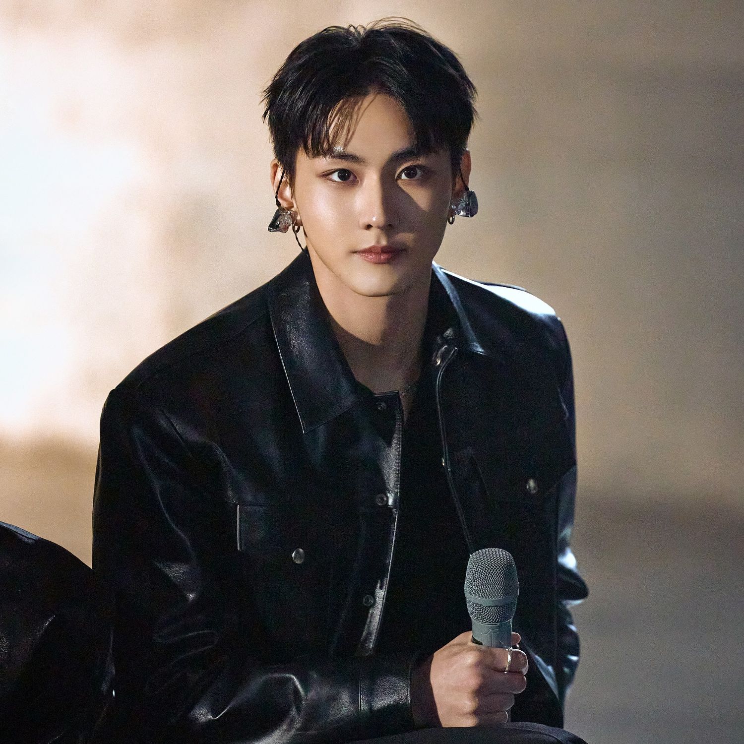 Latest photo of Jungwon (ENHYPEN)