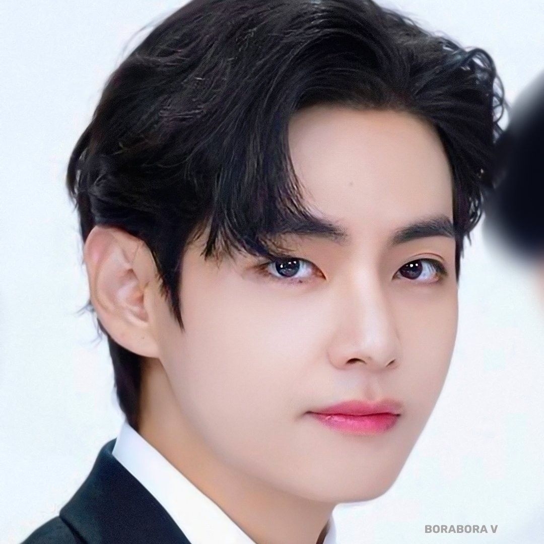 뷔 (방탄소년단)의 최신 사진