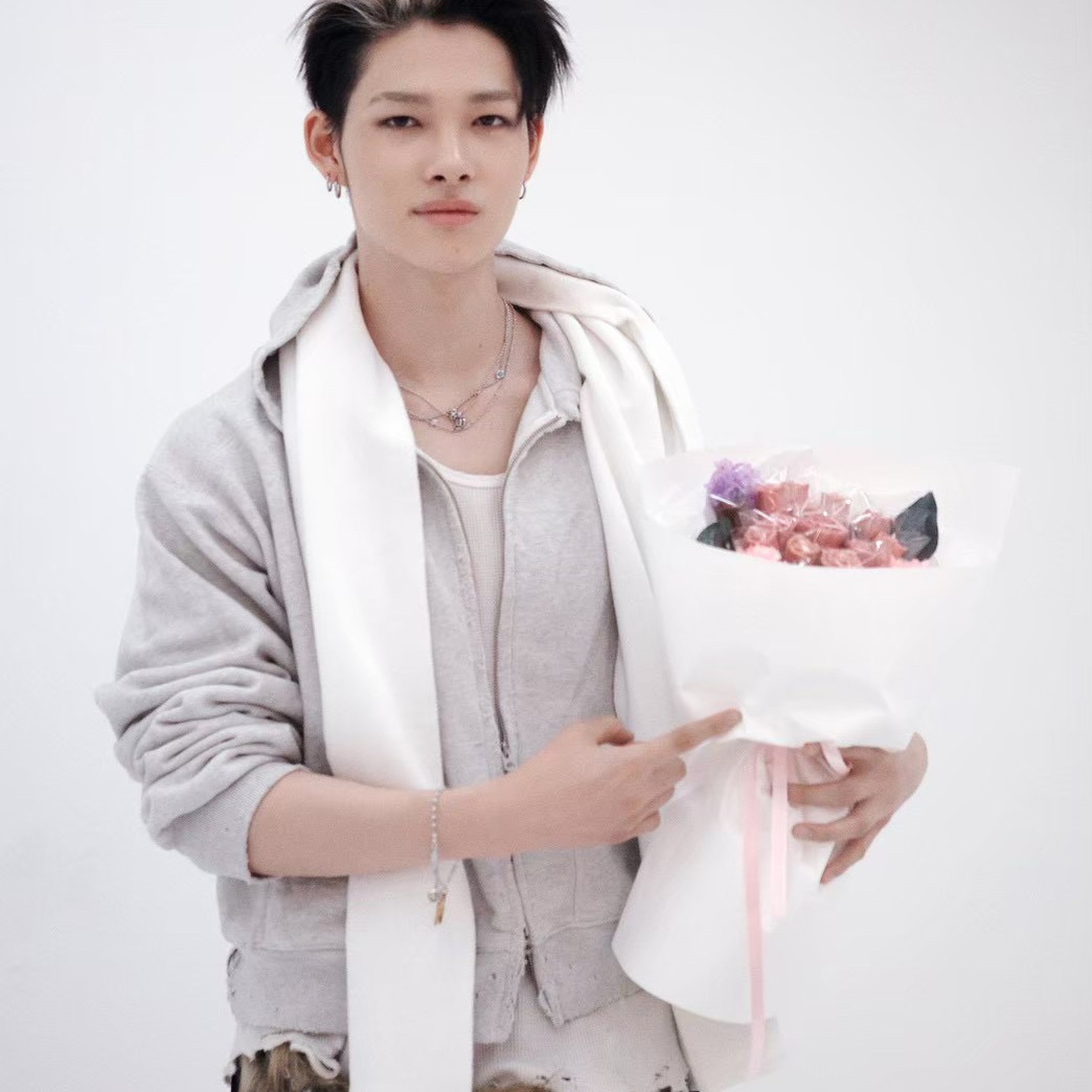 Foto aktivitas terbaru NI-KI (ENHYPEN)