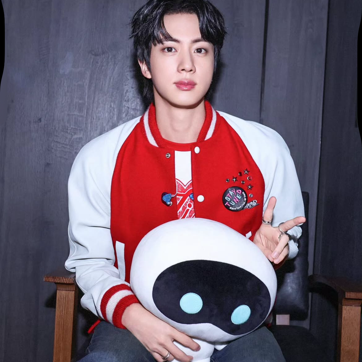 Momen yang diabadikan oleh penggemar Jin (BTS)