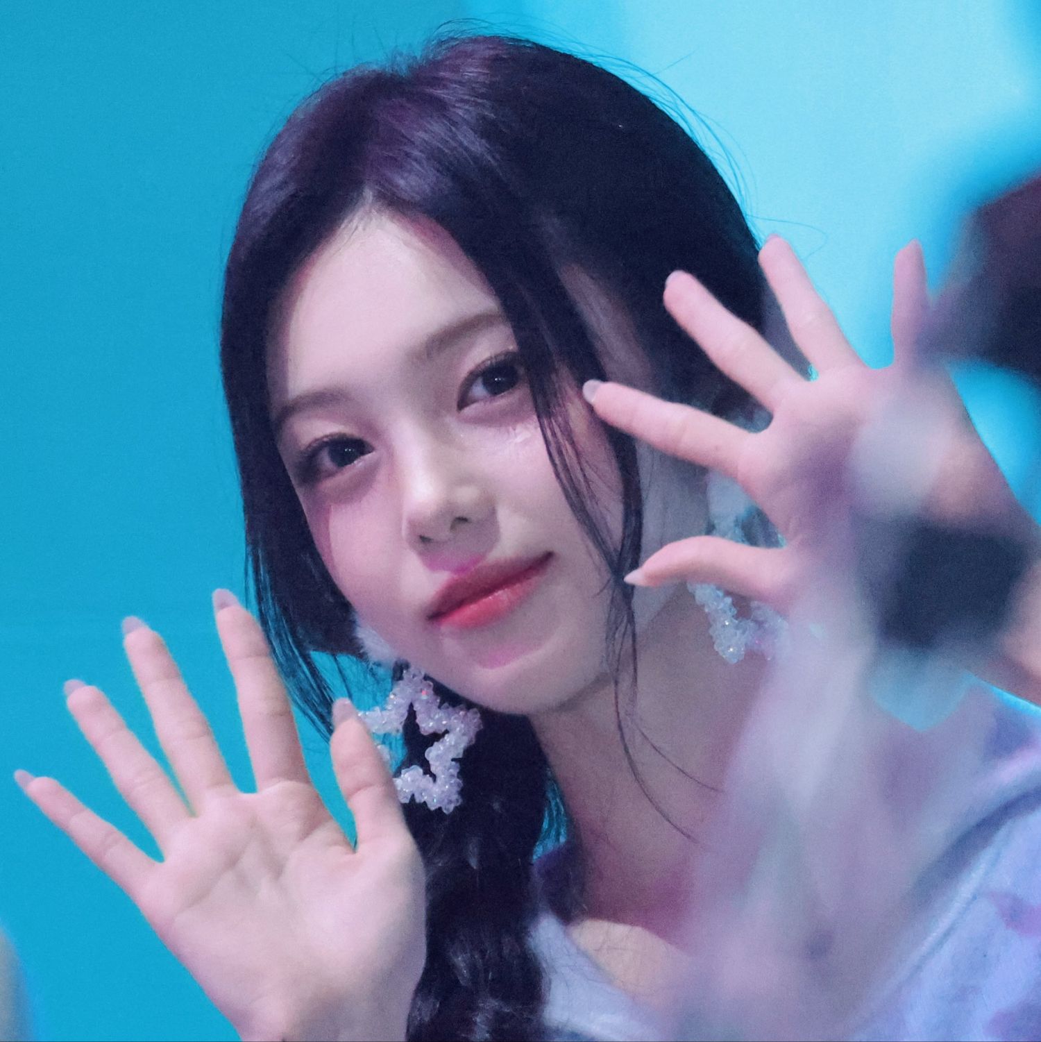 A moment captured by Ian (Hearts2Hearts)'s fan