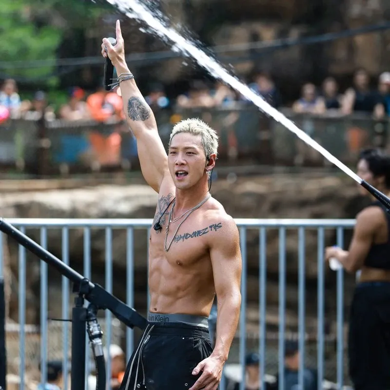 A moment captured by Baekho's fan