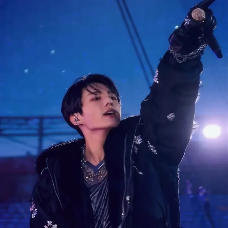 Foto aktivitas terbaru Jungkook (BTS)
