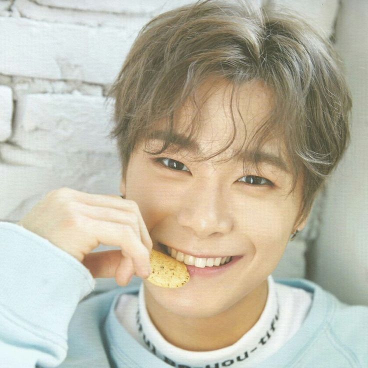 Behind-the-scenes cut of Moonbin (ASTRO)