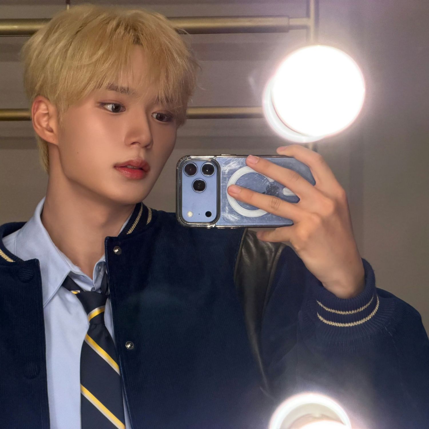 Behind-the-scenes cut of Kim Junseo (ALPHA DRIVE ONE)