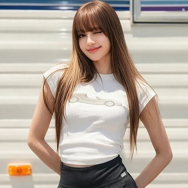 Momen yang diabadikan oleh penggemar Lisa (BLACKPINK)