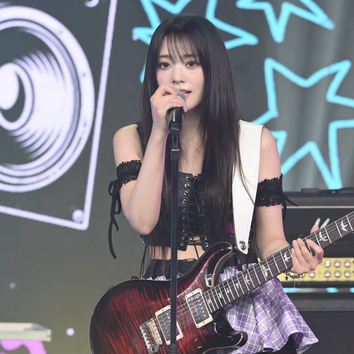 Recent activity shot of Siyeon (QWER)