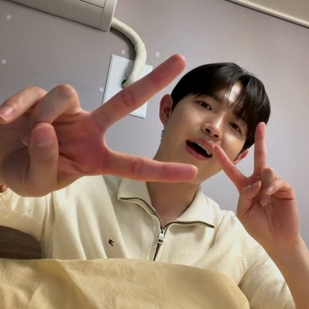 Foto terbaru Kim Jaehwan