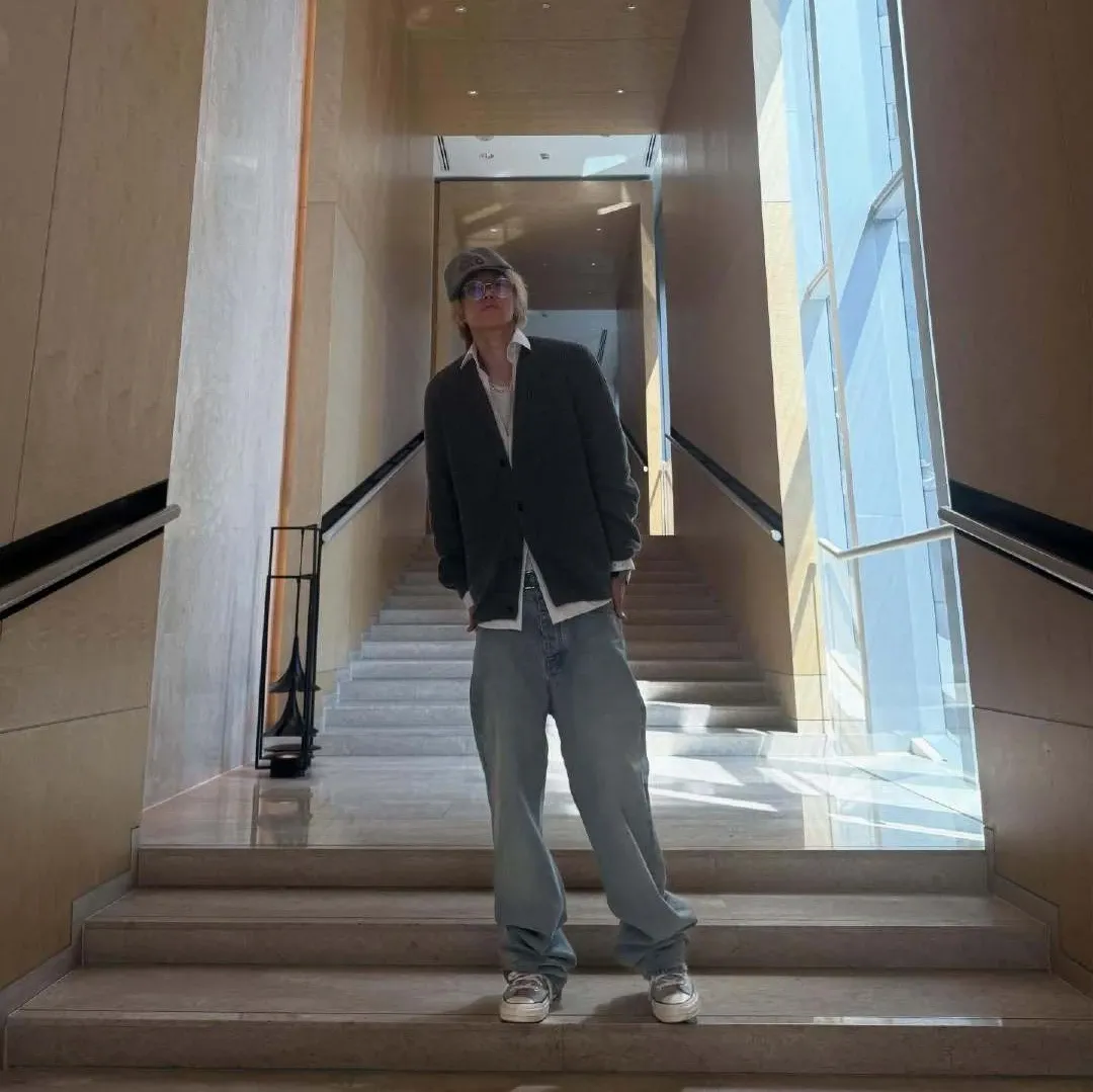 Behind-the-scenes cut of The 8 (SEVENTEEN)