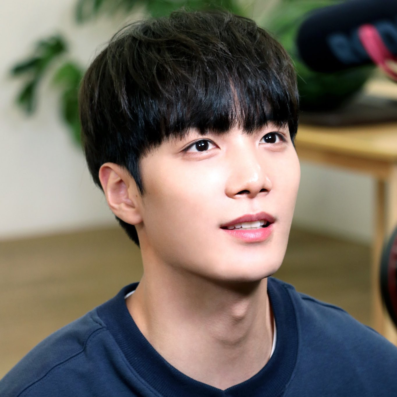 A moment captured by Kim Jonghyeon's fan