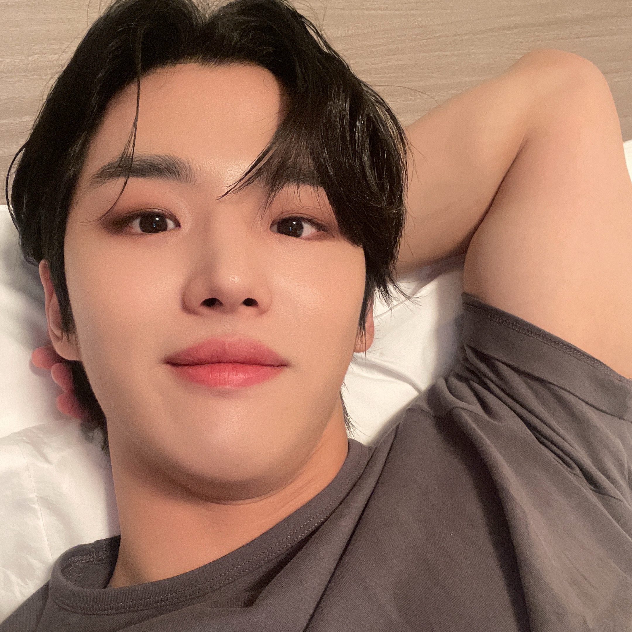 A moment captured by Hongseok (PENTAGON)'s fan