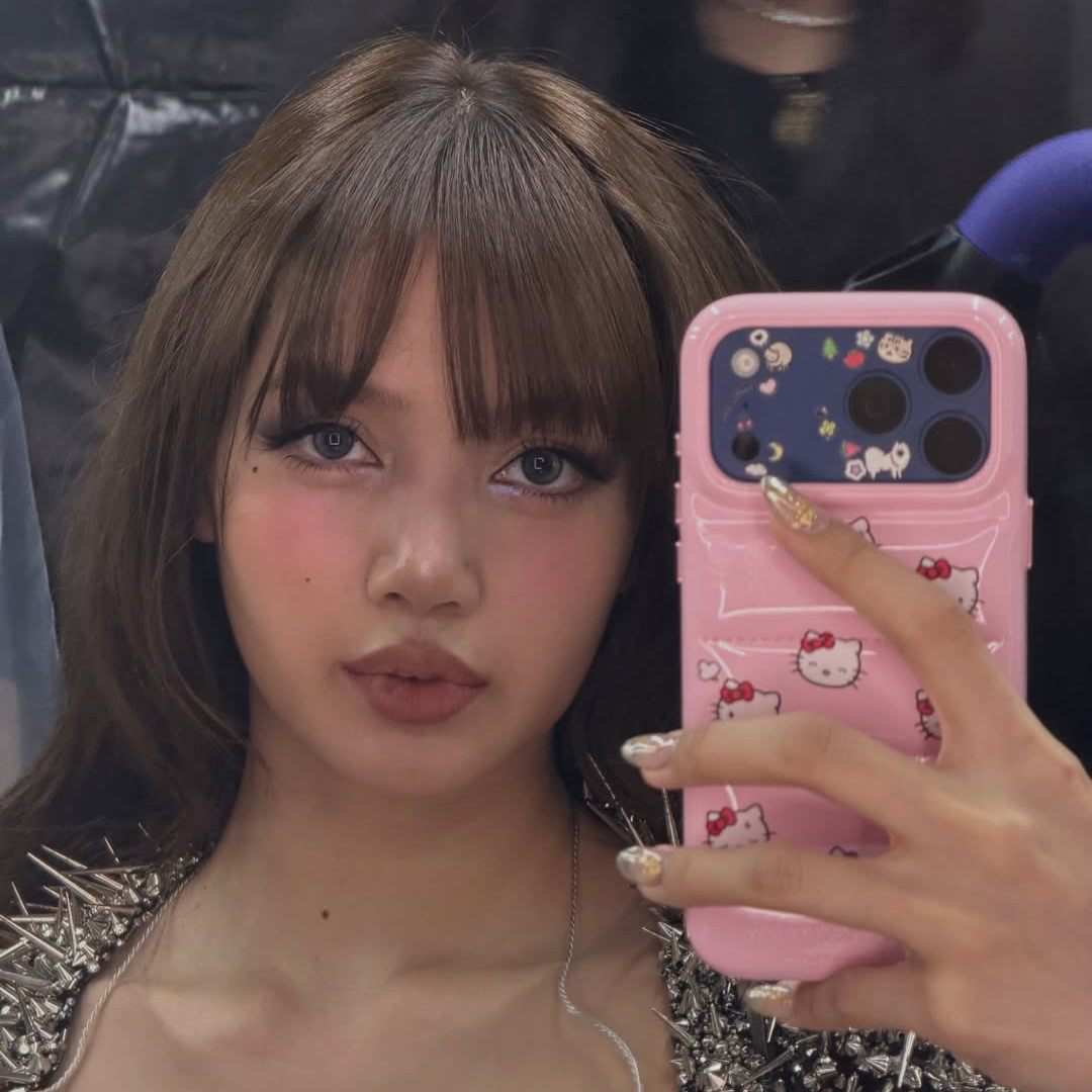 A moment captured by Lisa (BLACKPINK)'s fan