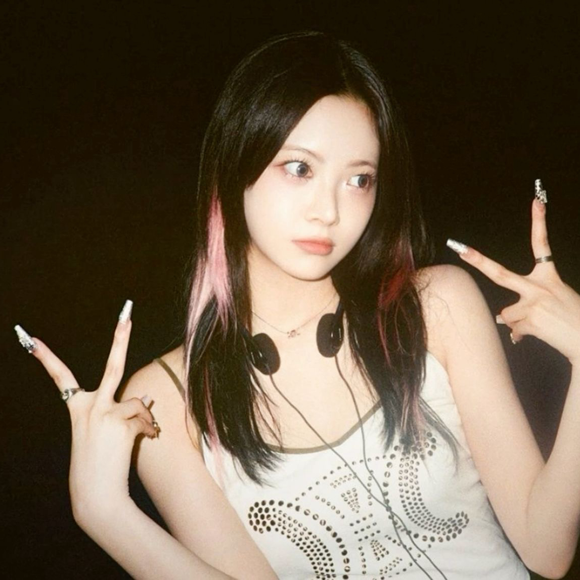 Behind-the-scenes cut of Hong Eunchae (LE SSERAFIM)