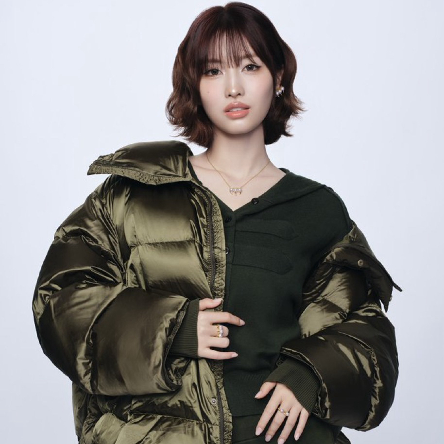 Recent activity shot of Momo (TWICE)