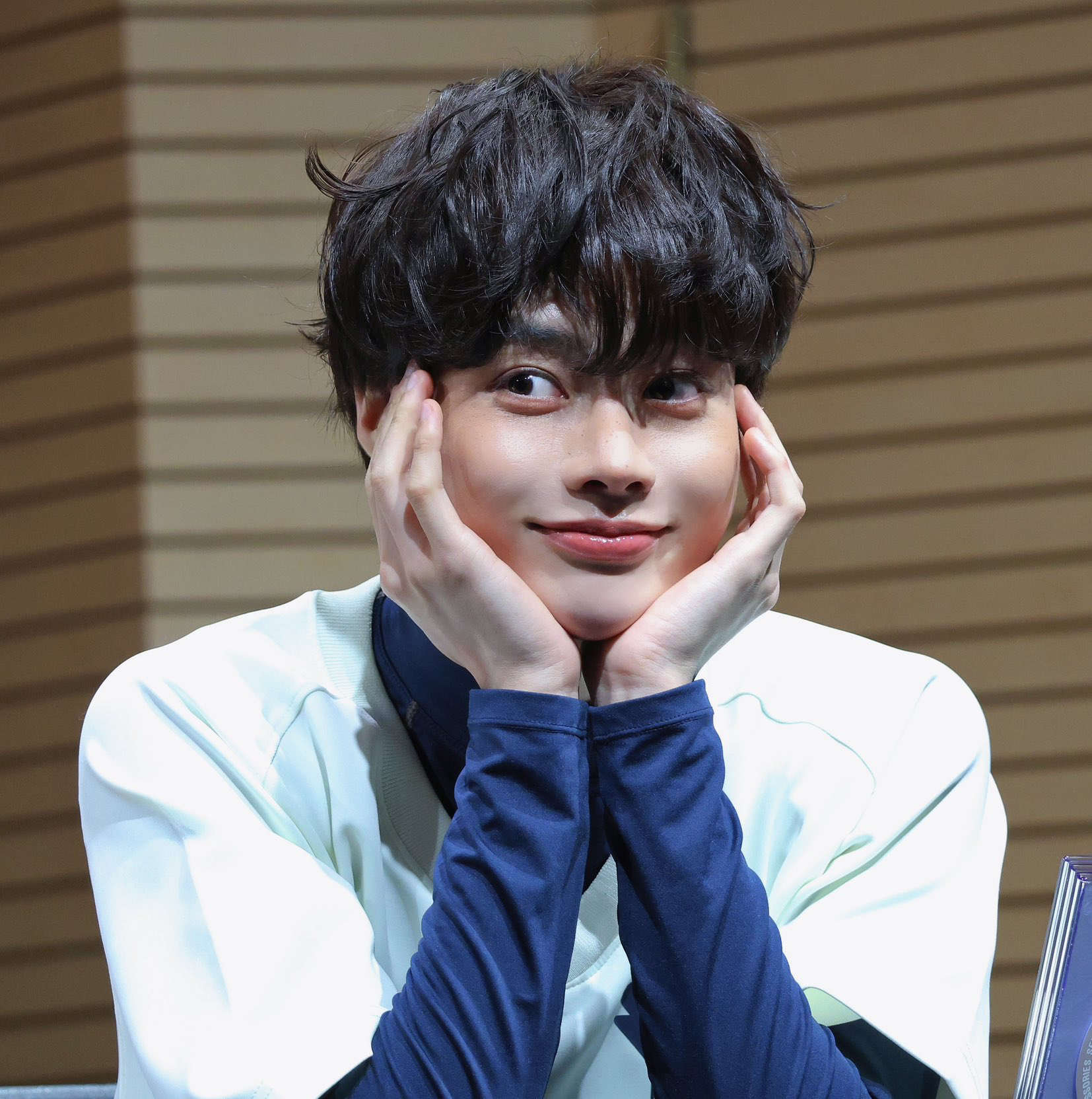 A moment captured by Hanbin (TEMPEST)'s fan